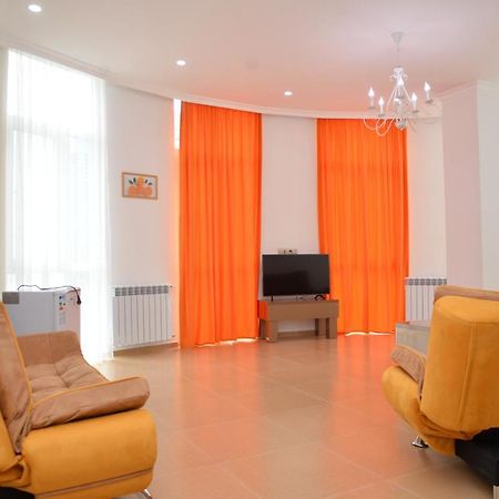 Orange Home Hotel Batumi Luaran gambar