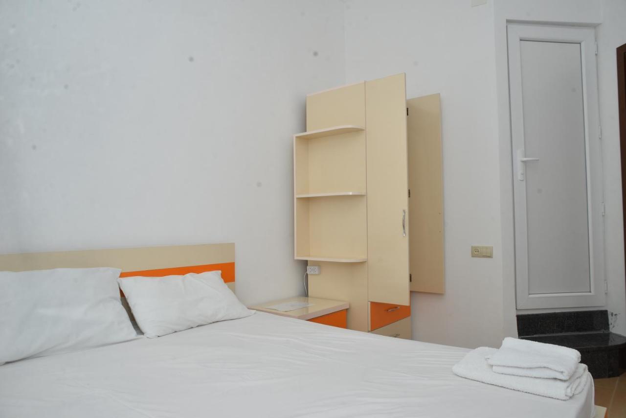 Orange Home Hotel Batumi Luaran gambar
