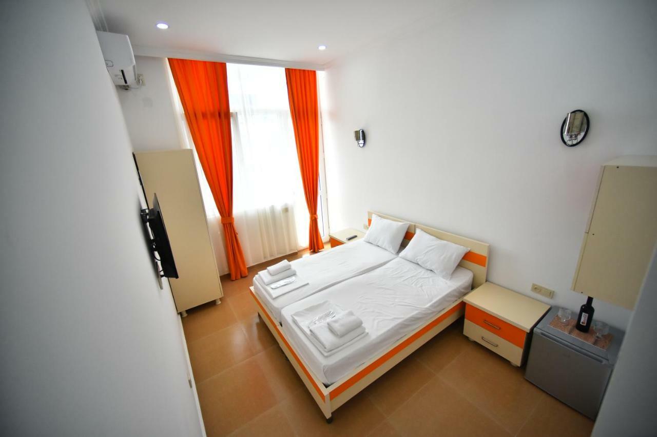 Orange Home Hotel Batumi Luaran gambar