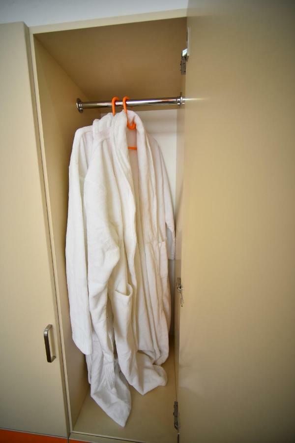 Orange Home Hotel Batumi Luaran gambar
