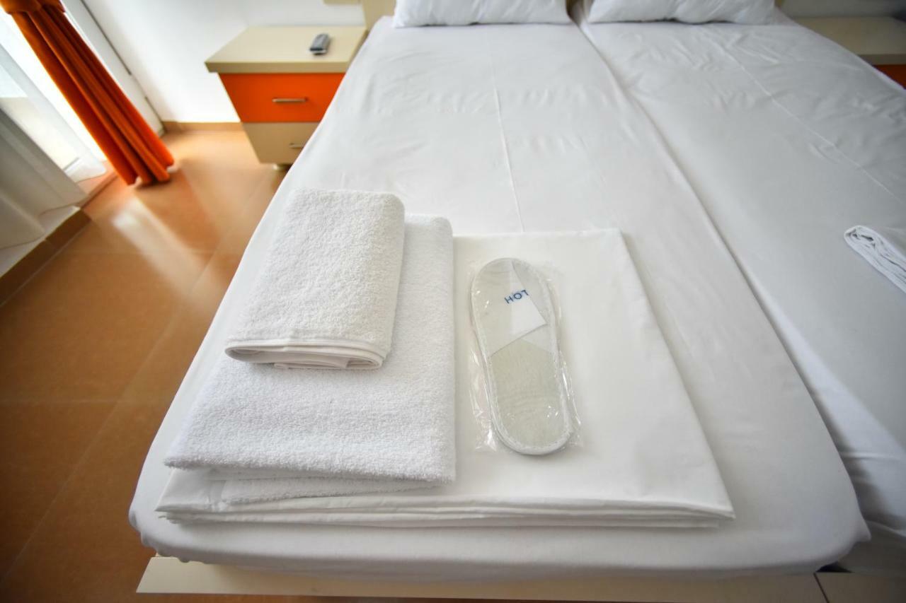 Orange Home Hotel Batumi Luaran gambar