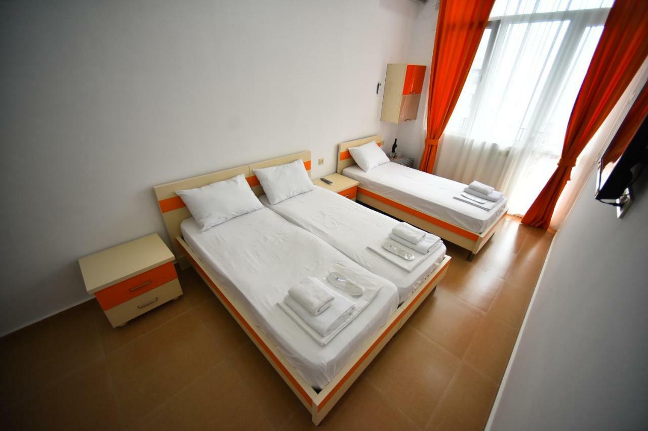 Orange Home Hotel Batumi Luaran gambar