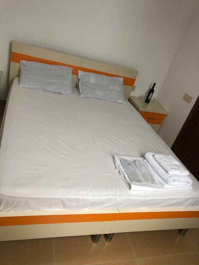 Orange Home Hotel Batumi Luaran gambar